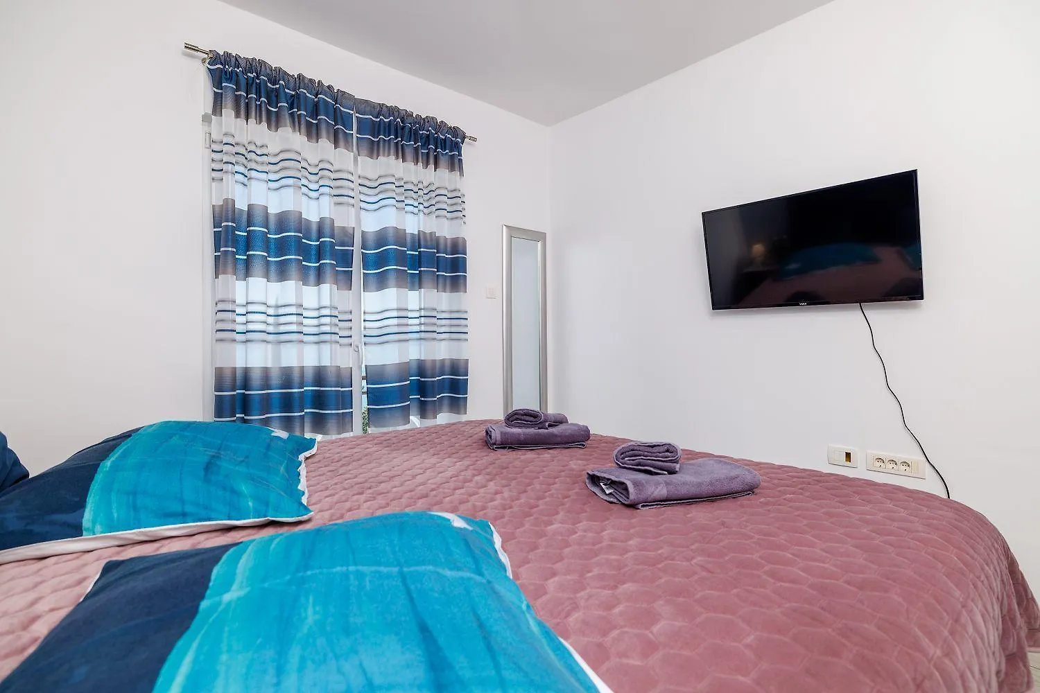 Modernes Apartment Nur 300 Meter Zum Strand Mit Meerblick, Waschmaschine, Trockner, Grill Novi Vinodolski