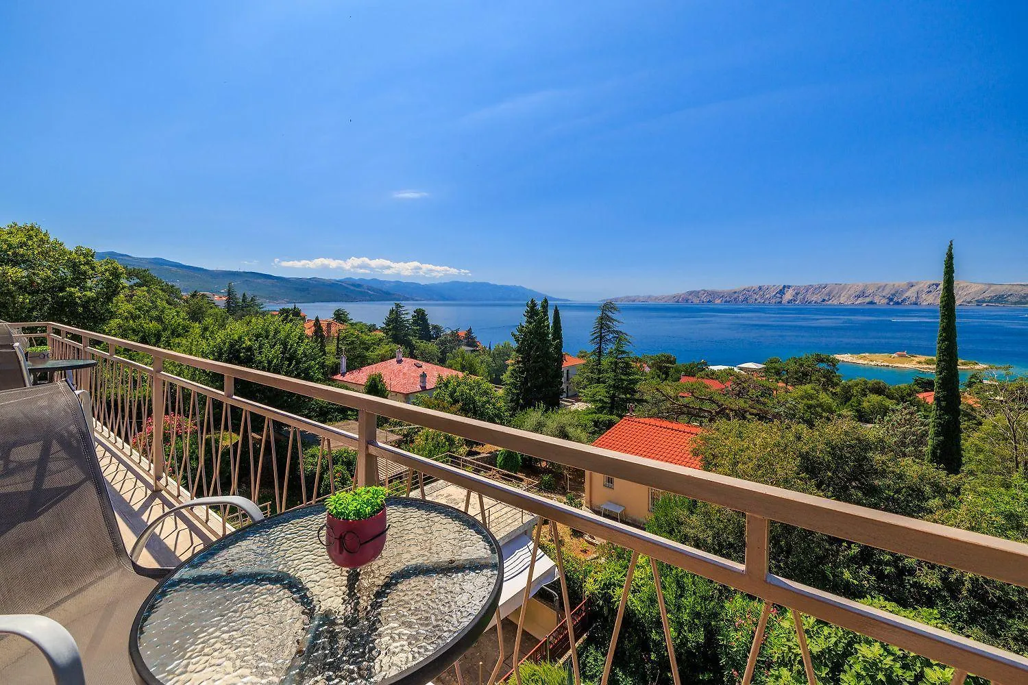 Modernes Apartment Nur 300 Meter Zum Strand Mit Meerblick, Waschmaschine, Trockner, Grill Novi Vinodolski