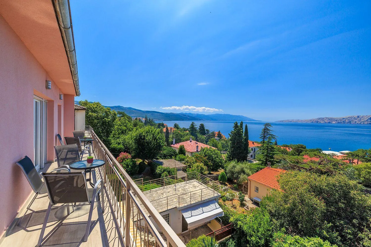 Modernes Apartment Nur 300 Meter Zum Strand Mit Meerblick, Waschmaschine, Trockner, Grill Novi Vinodolski Croatia